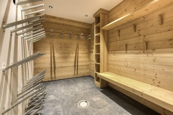 Ski storage